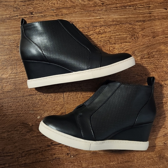 Black high heeled boots - Picture 5 of 9